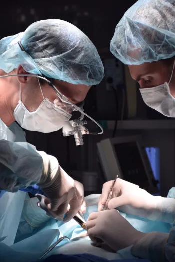 Operation mit HEINE Instrumenten
