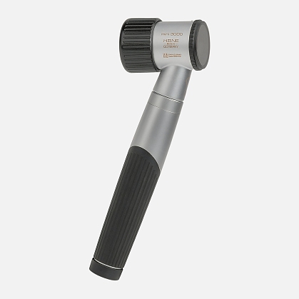 HEINE mini 3000 XHL 2.5V dermatoscope with contact plate with scale, mini 3000 battery handle with batteries.